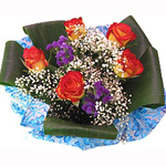  This open bouquet offers something fresh and earnest to all those who look into it.